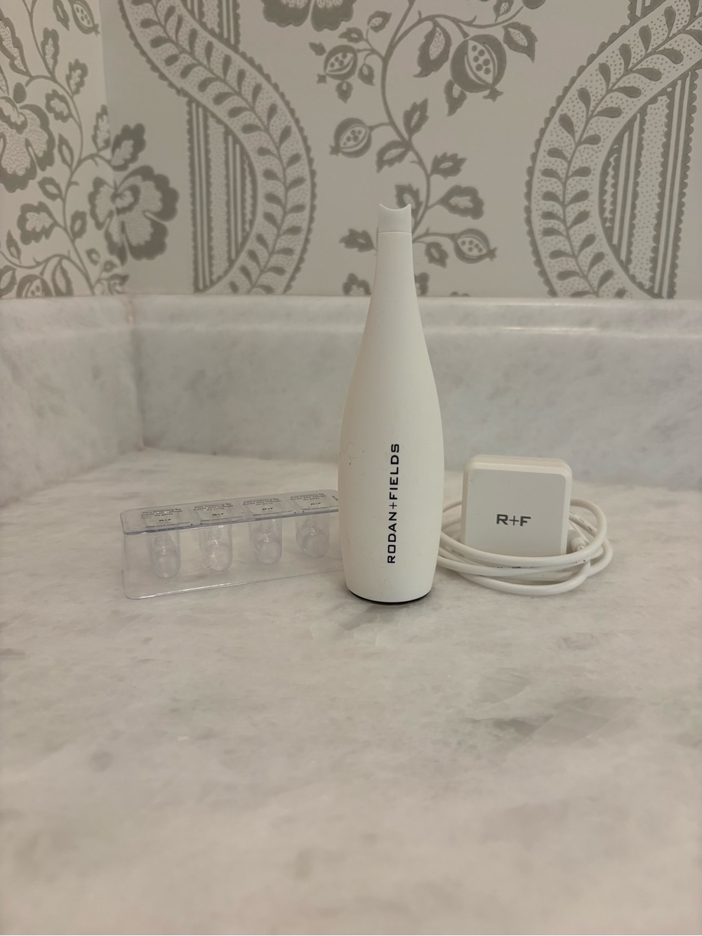 Rodan + Fields White Microdermabrasion Device with Charger & Tips